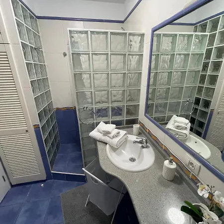 Beautiful 3 Bd. In Centre