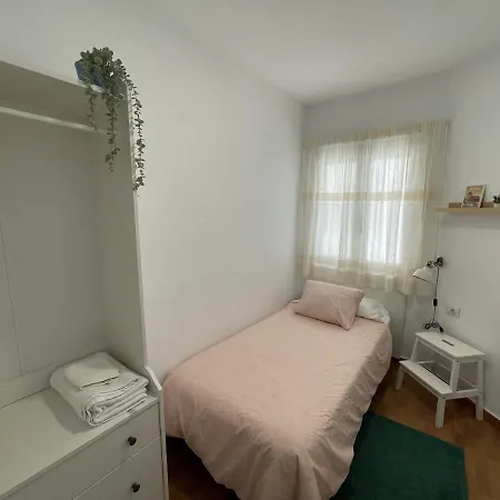 Beautiful 3 Bd. In La Laguna Centre *
