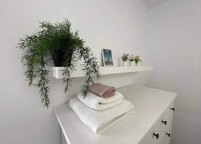 شقة Beautiful 3 Bd. In Centre