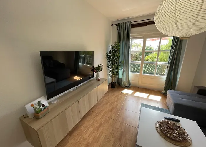 Apartment Beautiful 3 Bd. In Centre