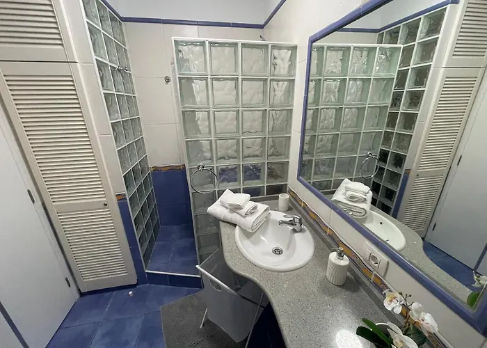 Beautiful 3 Bd. In Centre