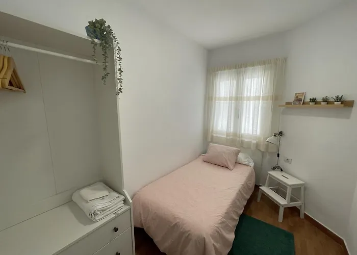 Beautiful 3 Bd. In Centre *