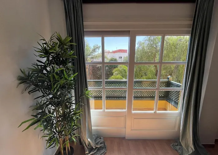 Beautiful 3 Bd. In Centre