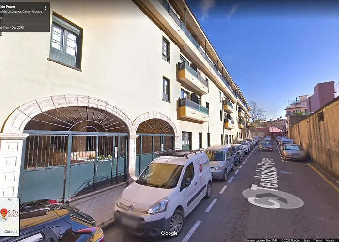 Beautiful 3 Bd. In Centre * La Laguna